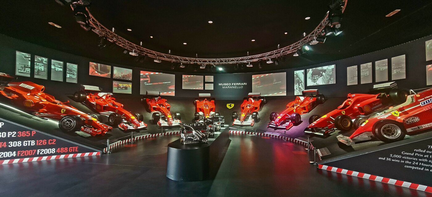 ontdek de snelle opmars van ferrari in de sportwereld en hoe dit iconische merk zijn stempel drukt op racetechnologie en prestaties.