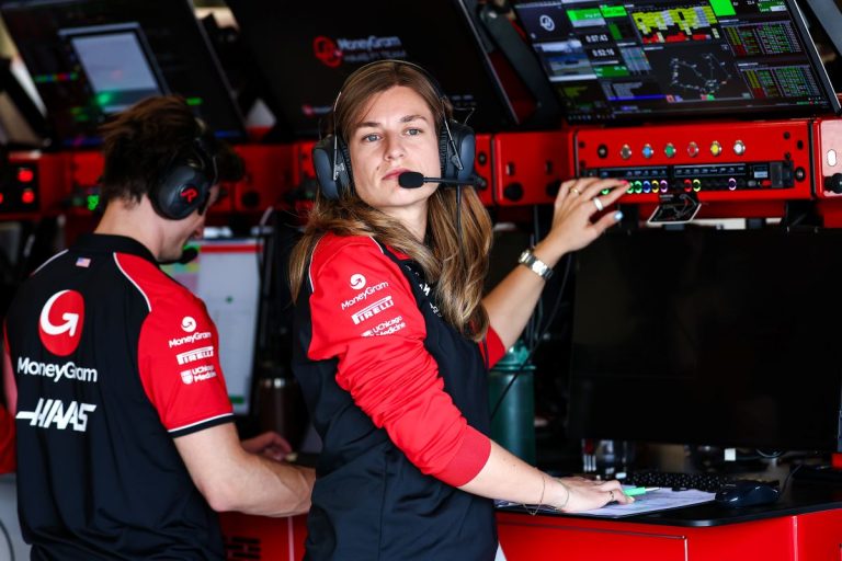 de gp van australië viert de bijdrage van vrouwen in de formule 1 en zet hun prestaties in de schijnwerpers.