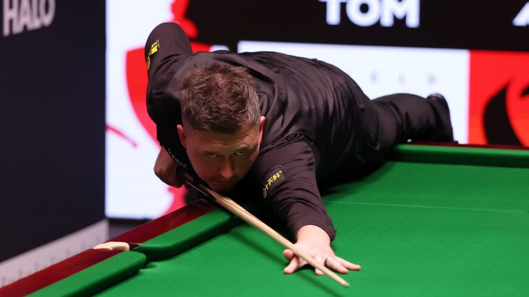 kyren wilson wint zijn tweede grote snookertitel en bevestigt zijn plaats onder de top van het snookerwereld.