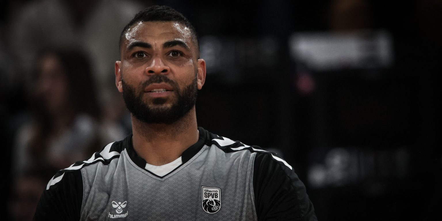 ngapeth tekent een contract van twee jaar bij tours, versterkt het team en brengt ervaring en talent naar de club.