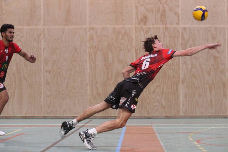 ervaar de spannende momenten van asptt laval in de volleybal n2m-competitie tegen rezé. bekijk hoogtepunten, resultaten en het laatste nieuws van deze intense wedstrijd.