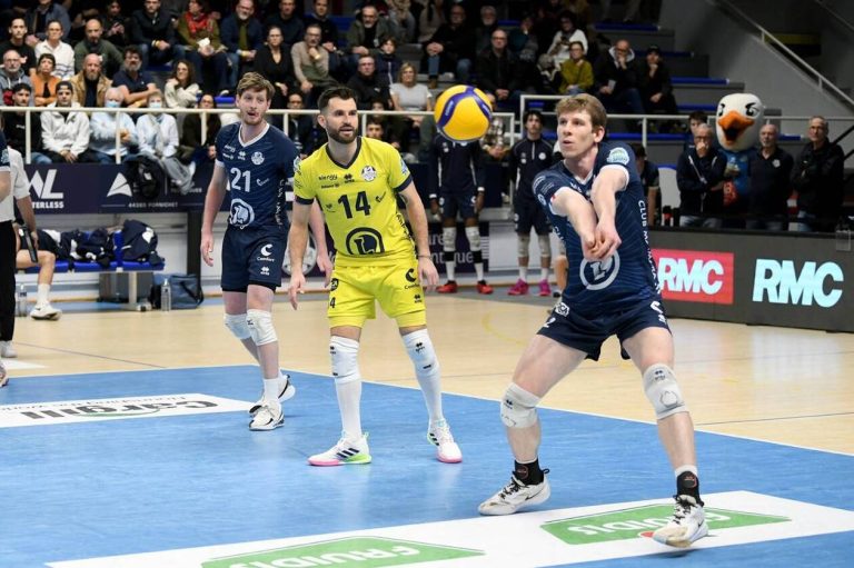 einde van een tijdperk voor pedro uehara, coach van saint-nazaire, die na jarenlange toewijding afscheid neemt.
