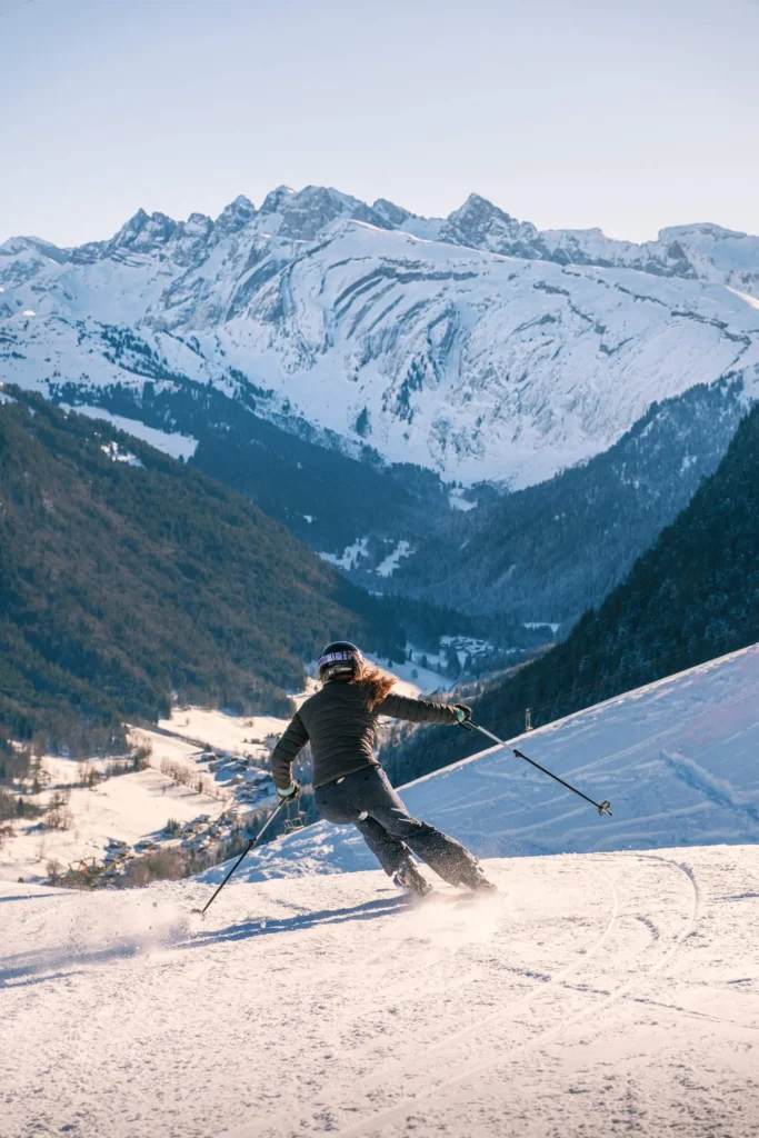 ontdek hoe vervuilende sponsors een bedreiging vormen voor de toekomst van wintersport en wat de impact is op het milieu en de sportgemeenschap.